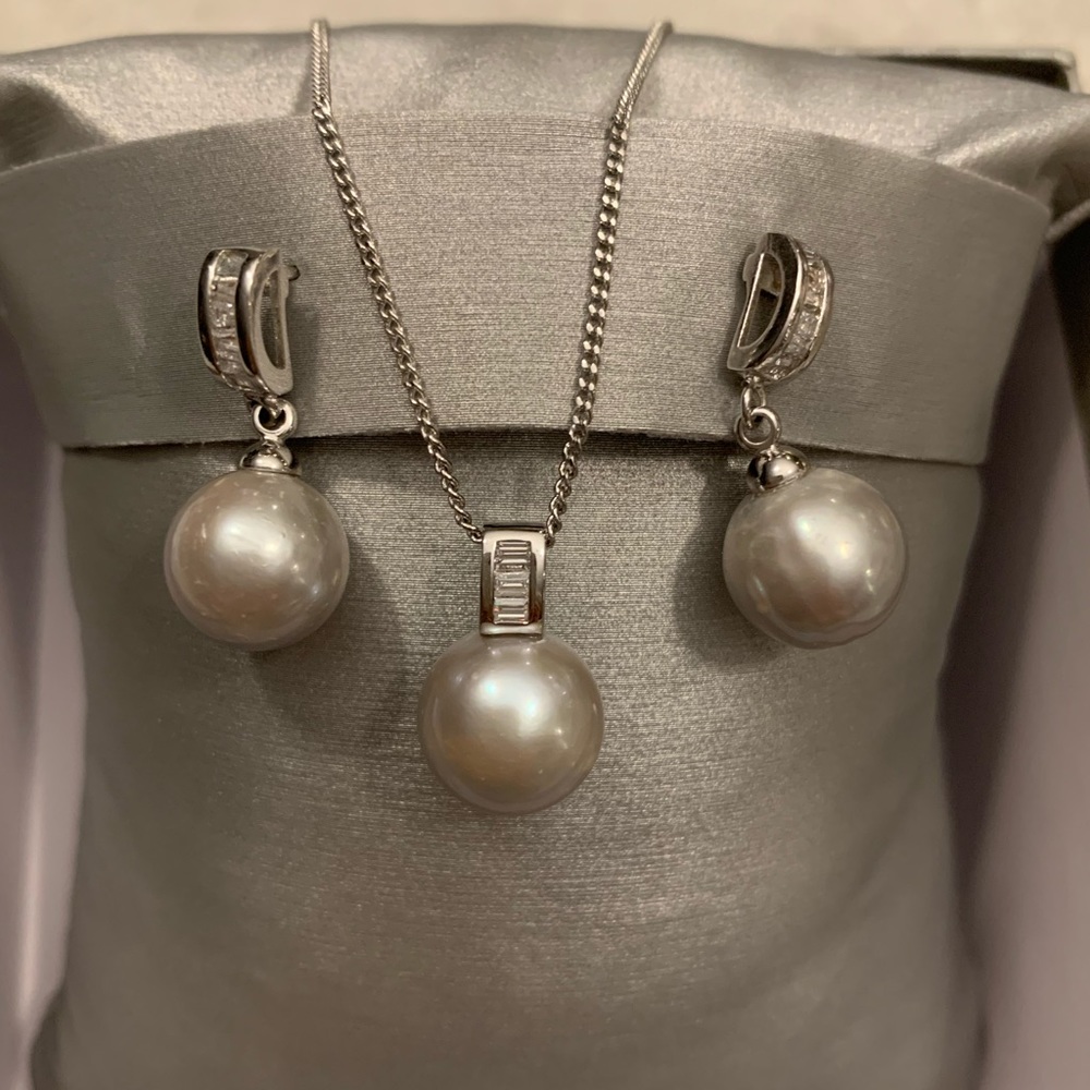 🌷SOLD🌷 Authentic SouthSea Pearl Earring/Necklace